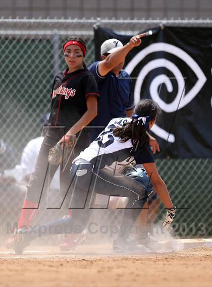 Thumbnail 3 in Venice vs. Arleta  (LA City Section D2 Final) photogallery.
