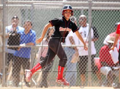 Thumbnail 2 in Venice vs. Arleta  (LA City Section D2 Final) photogallery.