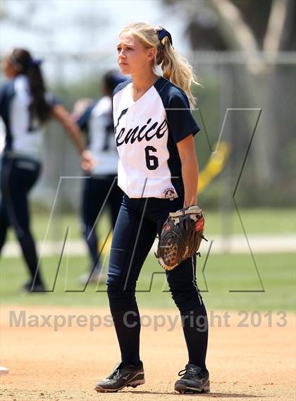 Thumbnail 3 in Venice vs. Arleta  (LA City Section D2 Final) photogallery.