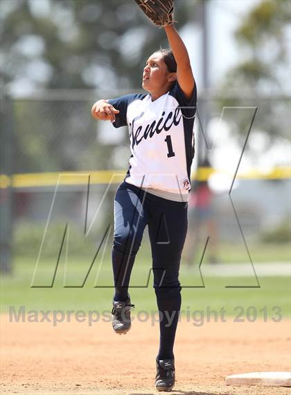 Thumbnail 2 in Venice vs. Arleta  (LA City Section D2 Final) photogallery.