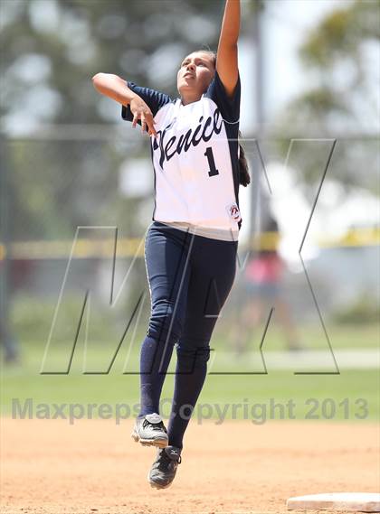Thumbnail 3 in Venice vs. Arleta  (LA City Section D2 Final) photogallery.