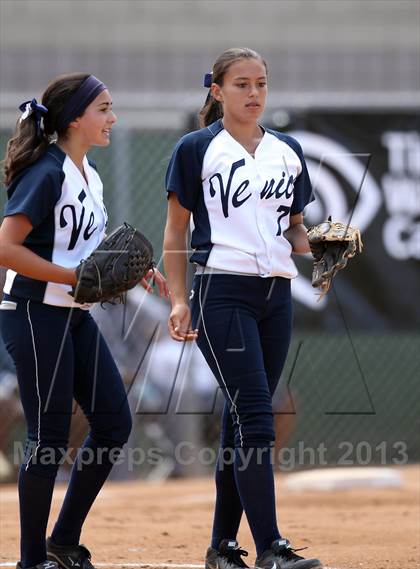 Thumbnail 3 in Venice vs. Arleta  (LA City Section D2 Final) photogallery.