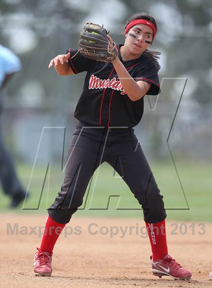Thumbnail 3 in Venice vs. Arleta  (LA City Section D2 Final) photogallery.