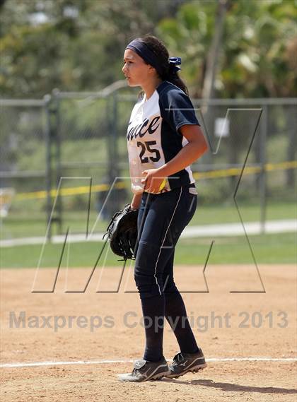 Thumbnail 2 in Venice vs. Arleta  (LA City Section D2 Final) photogallery.