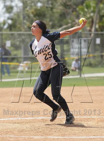 Thumbnail 3 in Venice vs. Arleta  (LA City Section D2 Final) photogallery.