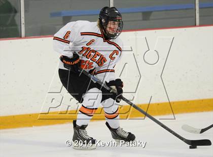 Thumbnail 2 in Notre Dame, WH vs. Ridgefield (West Haven Christmas D1 Final) photogallery.
