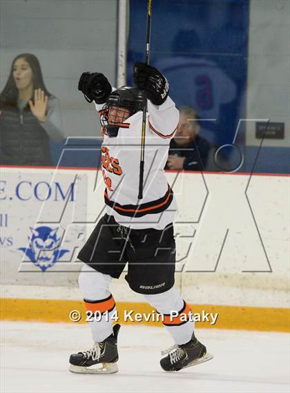 Thumbnail 2 in Notre Dame, WH vs. Ridgefield (West Haven Christmas D1 Final) photogallery.