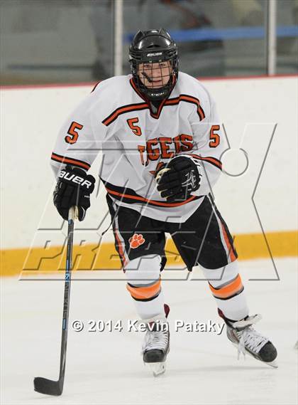Thumbnail 2 in Notre Dame, WH vs. Ridgefield (West Haven Christmas D1 Final) photogallery.