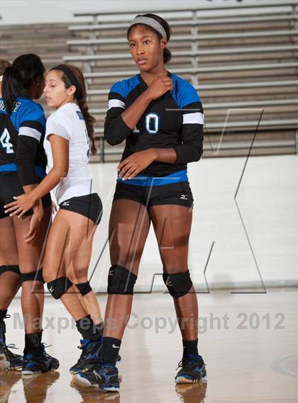Thumbnail 2 in Adams vs. Mansfield Summit photogallery.