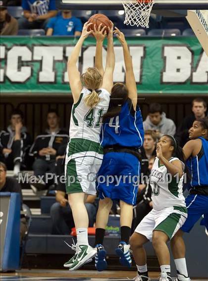 Thumbnail 1 in La Costa Canyon vs San Diego (CIF SDS D1 Final) photogallery.