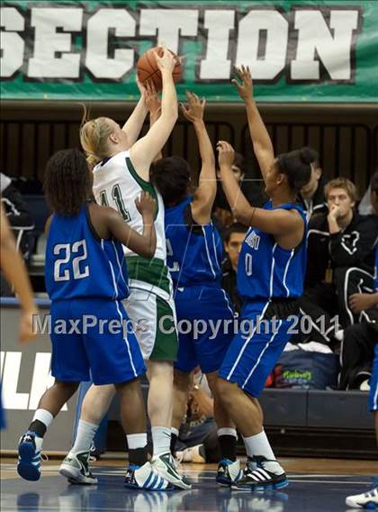 Thumbnail 3 in La Costa Canyon vs San Diego (CIF SDS D1 Final) photogallery.
