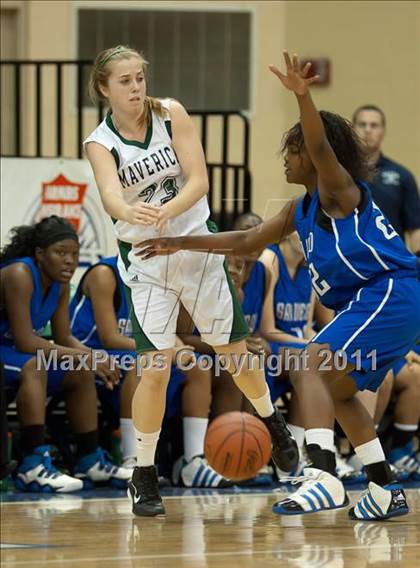 Thumbnail 1 in La Costa Canyon vs San Diego (CIF SDS D1 Final) photogallery.
