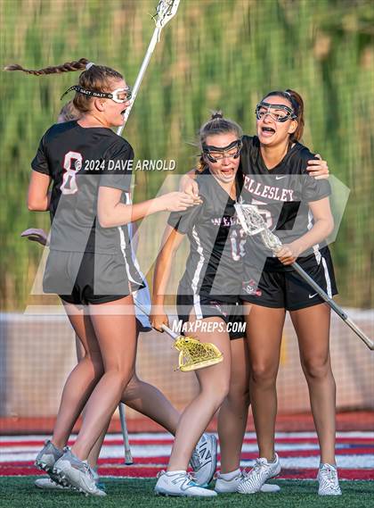 Thumbnail 3 in Wellesley vs. Central Catholic (MIAA Division1 Final) photogallery.