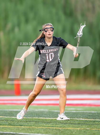 Thumbnail 3 in Wellesley vs. Central Catholic (MIAA Division1 Final) photogallery.