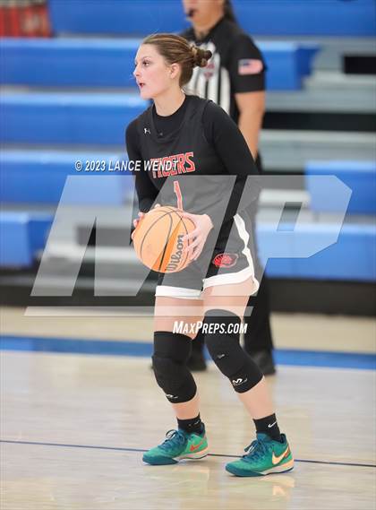 Thumbnail 2 in Hayden vs. Belleview Christian photogallery.