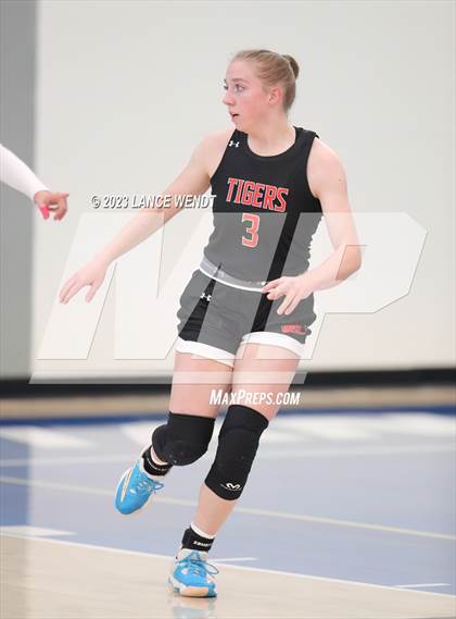 Thumbnail 2 in Hayden vs. Belleview Christian photogallery.