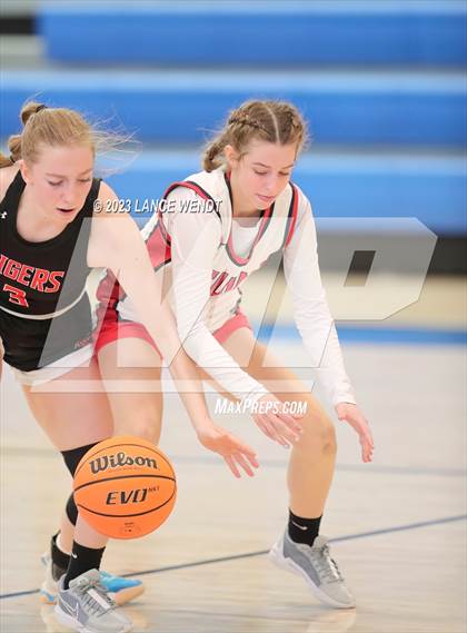 Thumbnail 2 in Hayden vs. Belleview Christian photogallery.