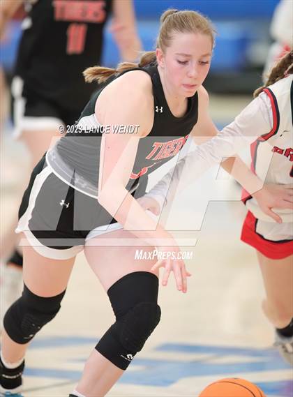 Thumbnail 1 in Hayden vs. Belleview Christian photogallery.