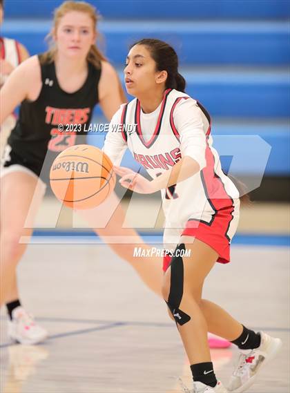 Thumbnail 2 in Hayden vs. Belleview Christian photogallery.