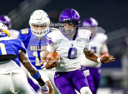 Thumbnail 1 in Chapel Hill vs. Anna (UIL 4A D1 Football Final) photogallery.