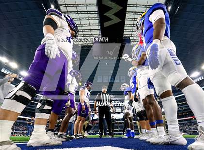 Thumbnail 1 in Chapel Hill vs. Anna (UIL 4A D1 Football Final) photogallery.