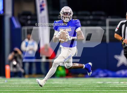 Thumbnail 3 in Chapel Hill vs. Anna (UIL 4A D1 Football Final) photogallery.