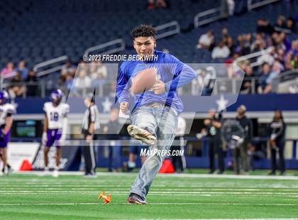 Thumbnail 3 in Chapel Hill vs. Anna (UIL 4A D1 Football Final) photogallery.