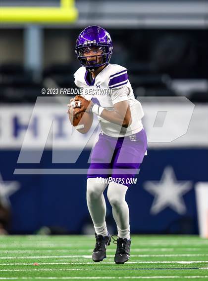 Thumbnail 2 in Chapel Hill vs. Anna (UIL 4A D1 Football Final) photogallery.
