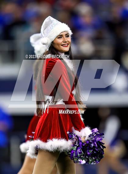 Thumbnail 3 in Chapel Hill vs. Anna (UIL 4A D1 Football Final) photogallery.