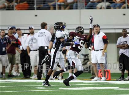 Thumbnail 3 in Summit vs. Mansfield Timberview (Kirk Herbstreit Varsity Football Series) photogallery.