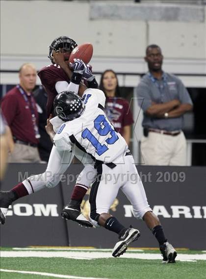 Thumbnail 1 in Summit vs. Mansfield Timberview (Kirk Herbstreit Varsity Football Series) photogallery.