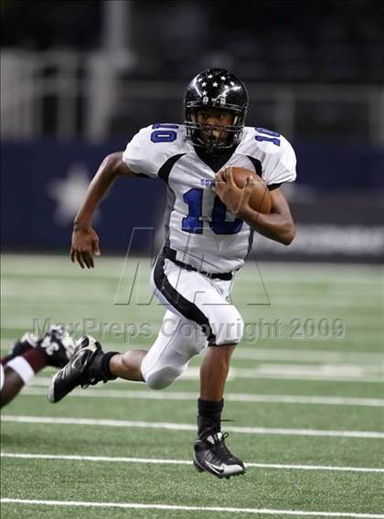 Thumbnail 2 in Summit vs. Mansfield Timberview (Kirk Herbstreit Varsity Football Series) photogallery.