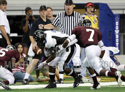 Thumbnail 1 in Summit vs. Mansfield Timberview (Kirk Herbstreit Varsity Football Series) photogallery.