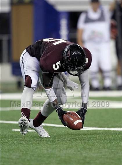 Thumbnail 1 in Summit vs. Mansfield Timberview (Kirk Herbstreit Varsity Football Series) photogallery.