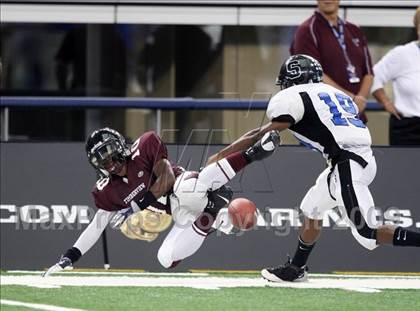 Thumbnail 2 in Summit vs. Mansfield Timberview (Kirk Herbstreit Varsity Football Series) photogallery.