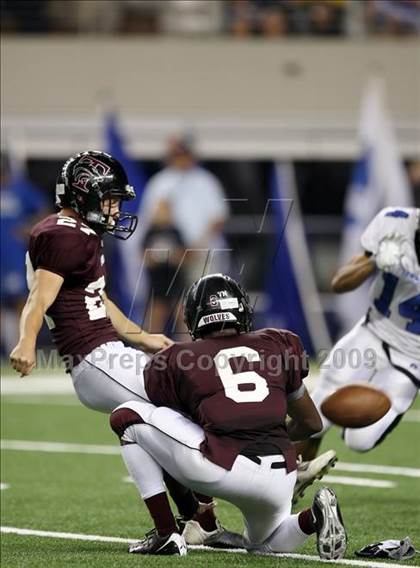 Thumbnail 2 in Summit vs. Mansfield Timberview (Kirk Herbstreit Varsity Football Series) photogallery.