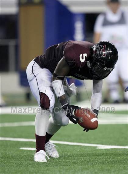 Thumbnail 2 in Summit vs. Mansfield Timberview (Kirk Herbstreit Varsity Football Series) photogallery.