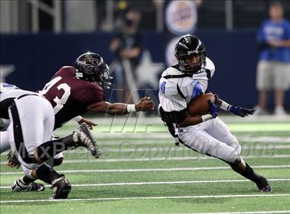 Thumbnail 2 in Summit vs. Mansfield Timberview (Kirk Herbstreit Varsity Football Series) photogallery.