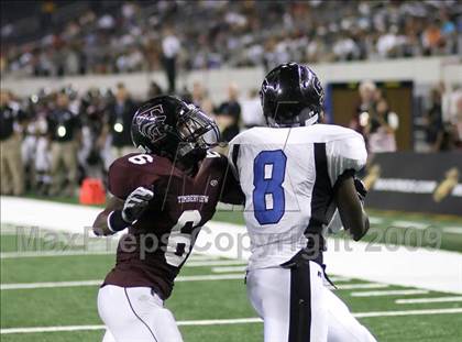 Thumbnail 1 in Summit vs. Mansfield Timberview (Kirk Herbstreit Varsity Football Series) photogallery.