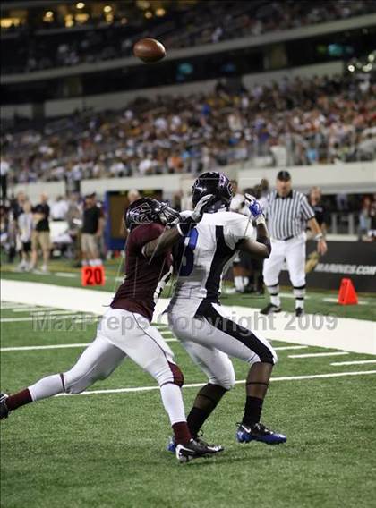 Thumbnail 2 in Summit vs. Mansfield Timberview (Kirk Herbstreit Varsity Football Series) photogallery.