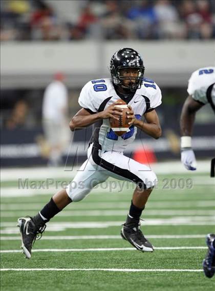 Thumbnail 2 in Summit vs. Mansfield Timberview (Kirk Herbstreit Varsity Football Series) photogallery.
