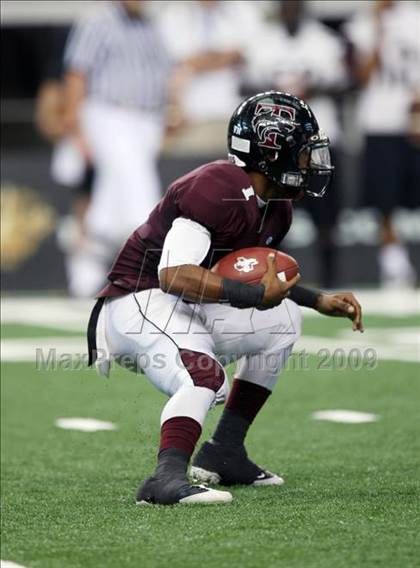 Thumbnail 1 in Summit vs. Mansfield Timberview (Kirk Herbstreit Varsity Football Series) photogallery.