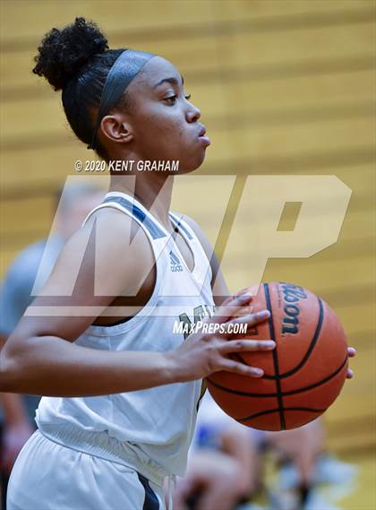 Thumbnail 3 in Mishawaka Marian @ Noblesville photogallery.