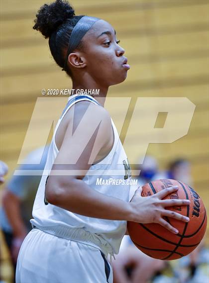Thumbnail 2 in Mishawaka Marian @ Noblesville photogallery.