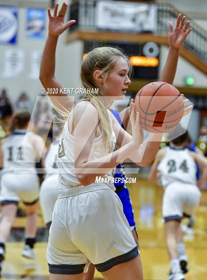 Thumbnail 3 in Mishawaka Marian @ Noblesville photogallery.