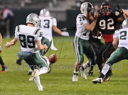 Thumbnail 2 in De La Salle vs Centennial (CIF State D1 Final) photogallery.