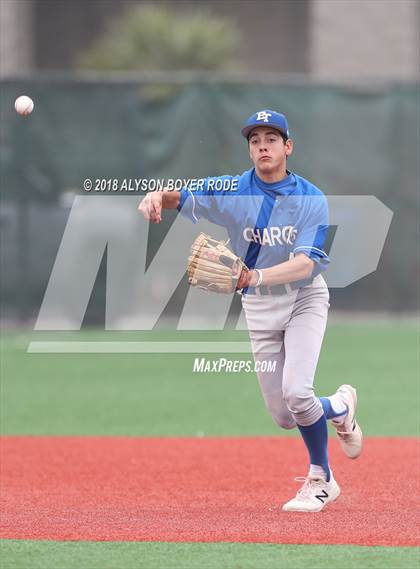 Thumbnail 1 in Santiago vs. El Toro (The Boras Classic) photogallery.