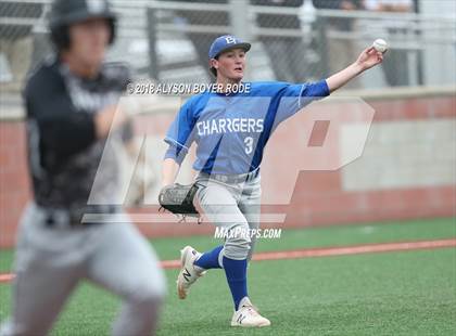 Thumbnail 1 in Santiago vs. El Toro (The Boras Classic) photogallery.