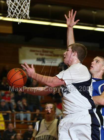Thumbnail 2 in Rocklin vs. Bellarmine Prep (MaxPreps Holiday Classic) photogallery.