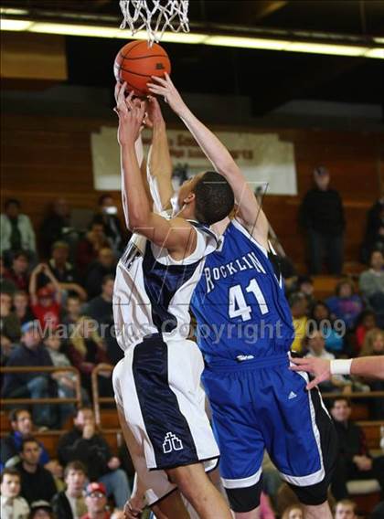 Thumbnail 3 in Rocklin vs. Bellarmine Prep (MaxPreps Holiday Classic) photogallery.